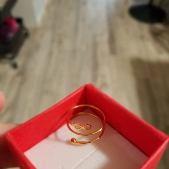 Infinity Design Ring Sz 8 - Picture 6 of 11